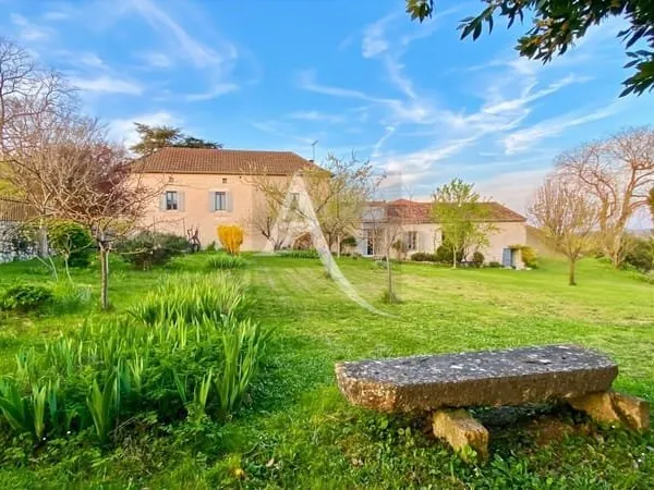 Maison de village ..