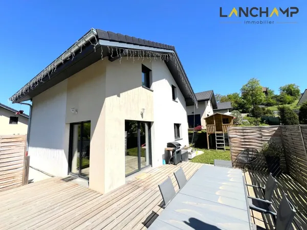 Maison individuelle 3 chambres avec garage et jardin
