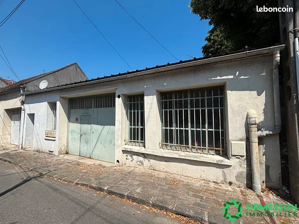 Local 100 m² SAINT BRICE SOUS FORET
