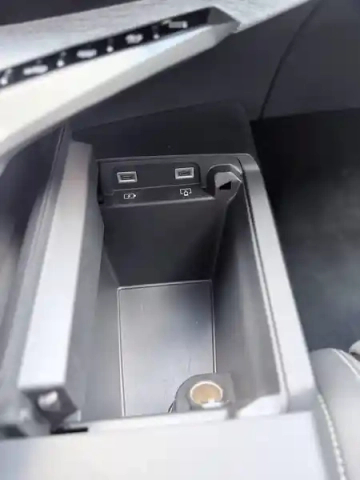 Peugeot 3008 plug-in hybrid 195 e-dcs7 — photo 54
