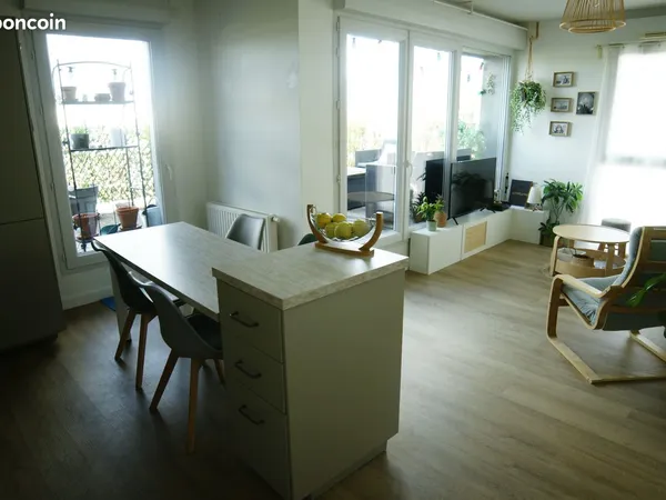 Appartement T4 DERNIER ETAGE TERRASSE DOUBLE GARAGE ORVAULT BOURG