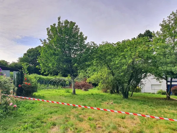 TERRAIN CONSTRUCTIBLE 600M2 , HORS LOTISSEMENT , VUE DÉGAGÉE SUR LA CAMPAGNE.
