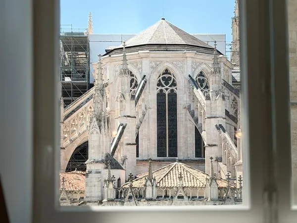 Rare opportunité. Une adresse exceptionnelle pour ce superbe T2 totalement refait à neuf