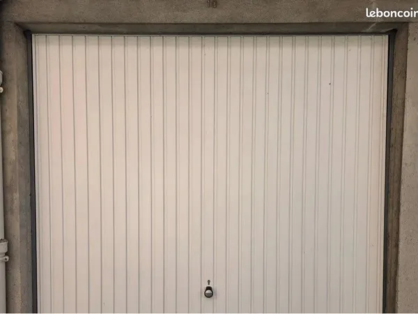 Garage sécurisé avec mezzanine, idéal investissement locatif