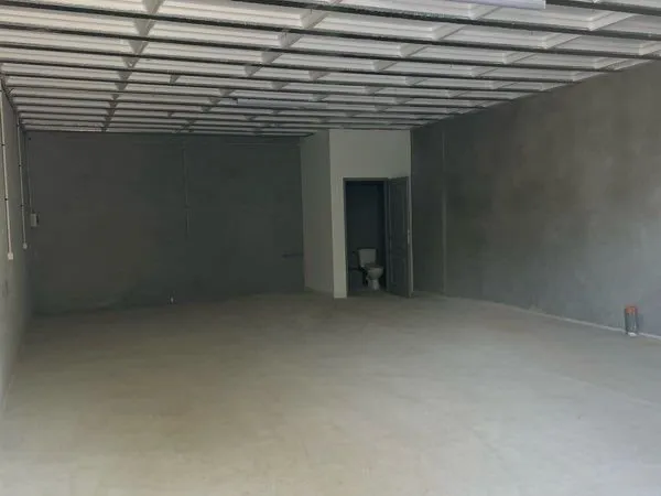 Local d’activité et entrepôt Location Aubignan 1p 76m² 650€