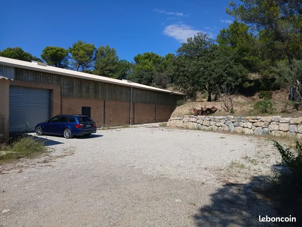 Local/ dépôt