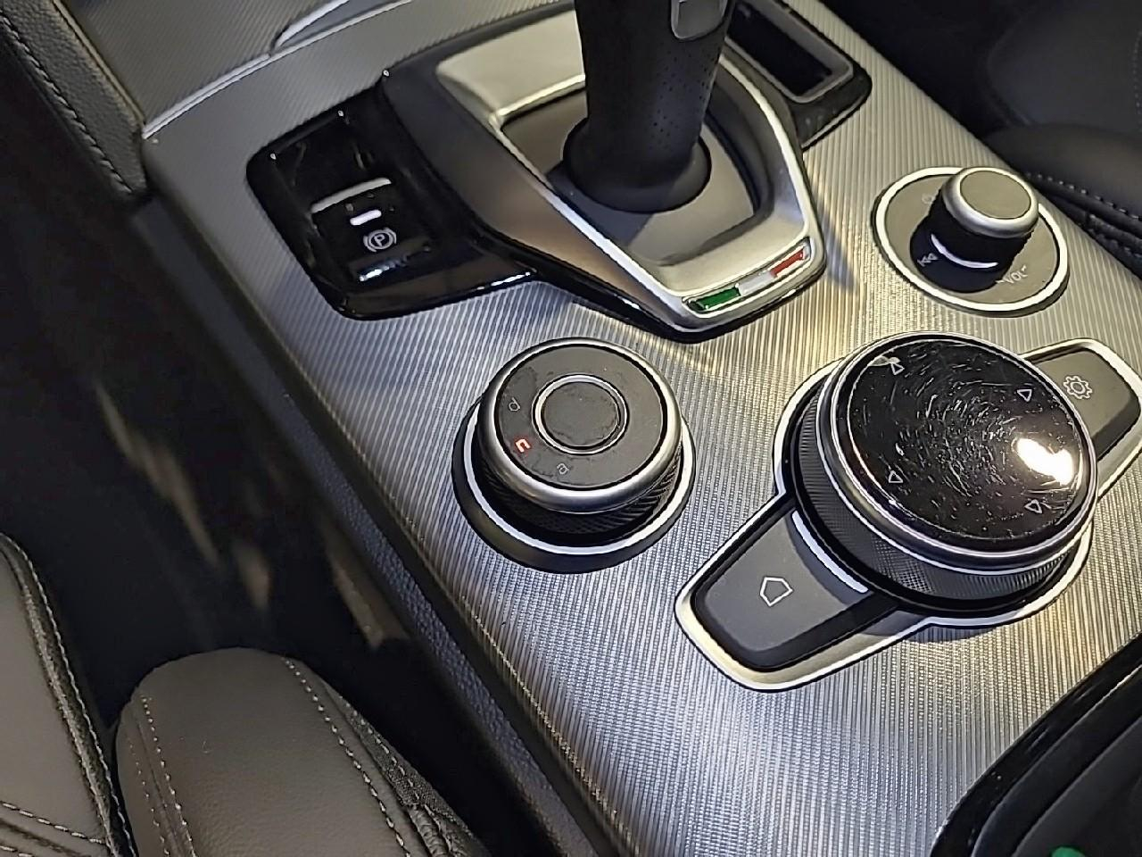 Alfa Romeo Stelvio 2.2 160 ch at8 veloce — photo 23