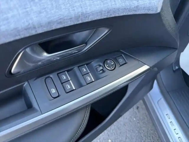 Peugeot 3008 hybrid 136 e-dcs6 gt — photo 12