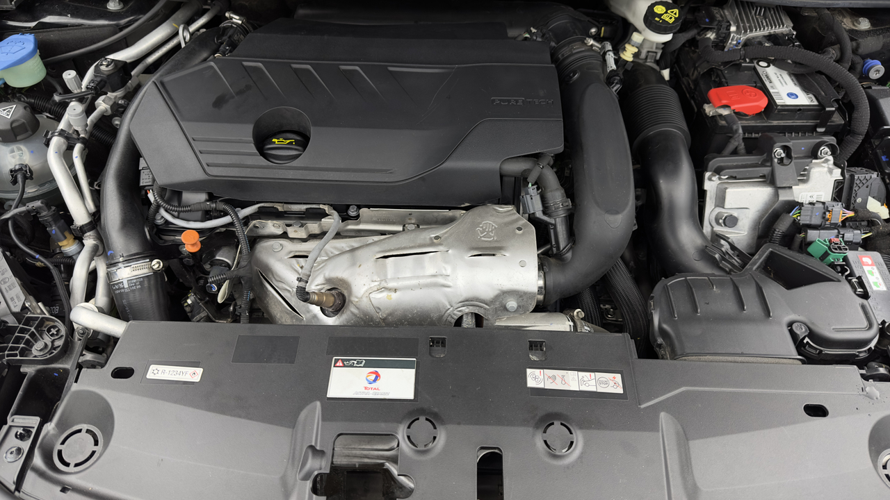 Peugeot 308 SW PHEV 180 e-EAT8 — photo 10