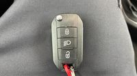 Peugeot 208 1.2 PureTech 100ch S&S Active — photo 30