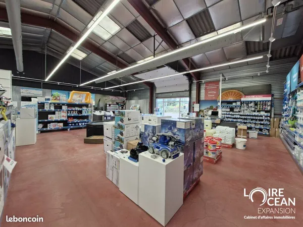 Local commercial 330 m²