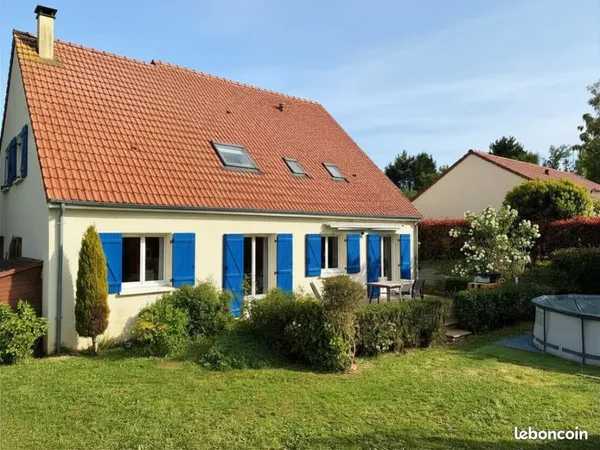 Pavillon 160 m² La Bazoge avenue du Lac