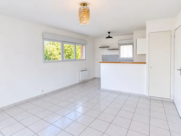 APPARTEMENT DE DEUX PIECES SITUE DANS UNE RESIDENCE RECHERCH