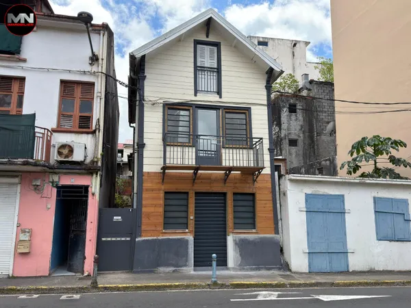 LOCAL COMMERCIAL / PROFESSIONNEL À LOUER 35 m2 FORT-DE-F