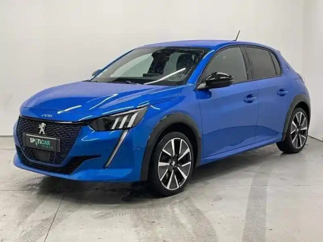 Peugeot 208 e- 136ch gt — photo 1