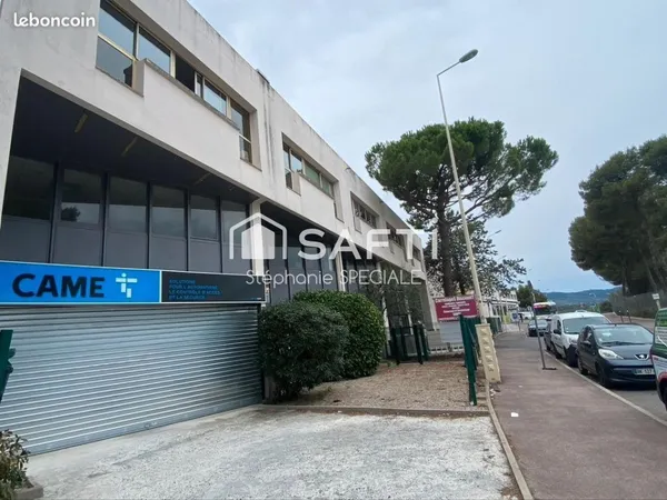 Bureaux 10 pièces 666 m²