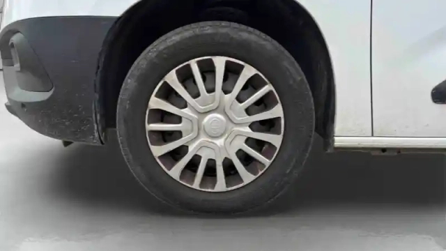 Toyota Proace city medium 1.5l 130 d-4d — photo 9