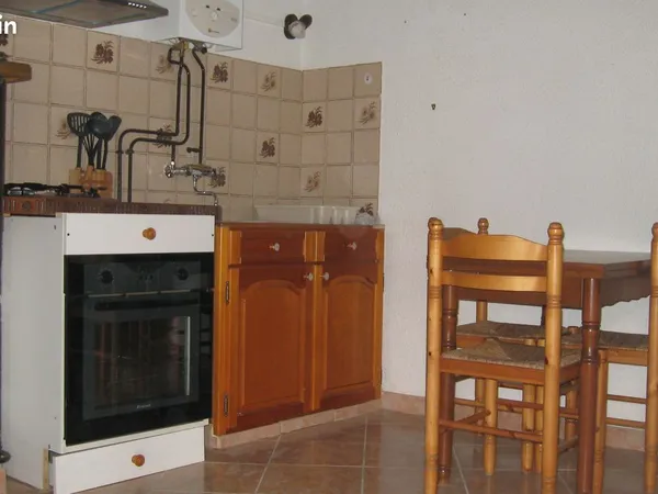 Maison centre ville. Semi-vide ou Meublée 33m²