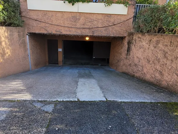 Garage fermé 18 m2 la Valette du Var