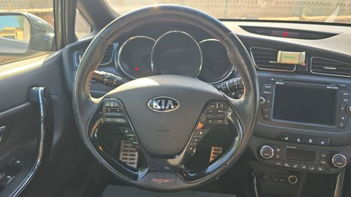 Kia Ceed 1.6 T-GDI 204 - GT – 2014 – 115105 km – Essence – Boîte Manuelle — photo 28