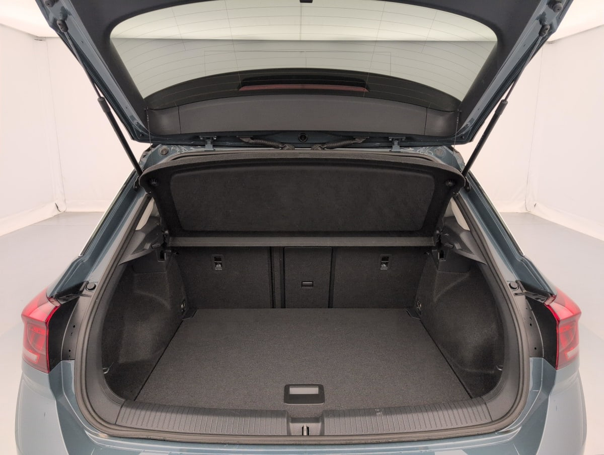 Volkswagen T-Roc — photo 11