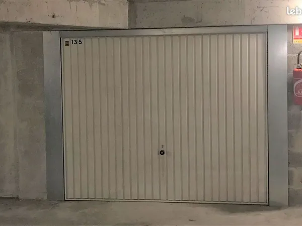 Location d'un garage fermé et sécurisé - Nantes Centre - secteur Paul BELLAMY