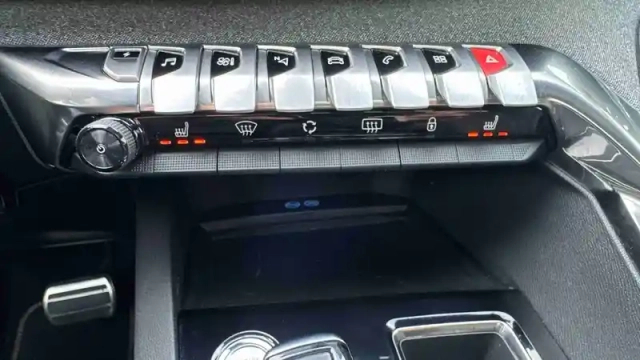 Peugeot 3008 hybrid 225 e-eat8 — photo 16