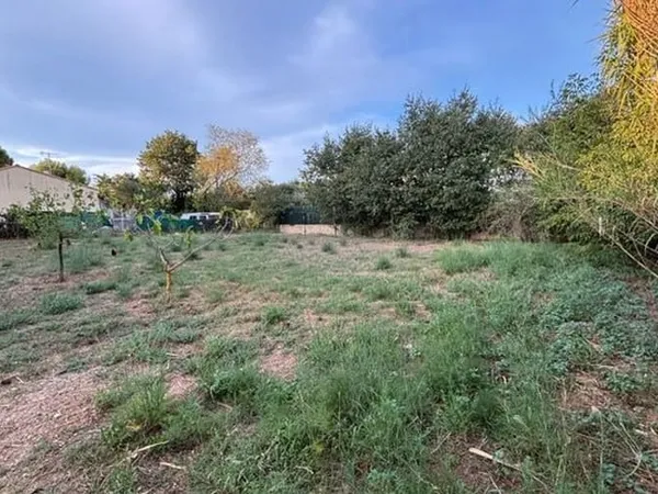 Terrain 730 m²