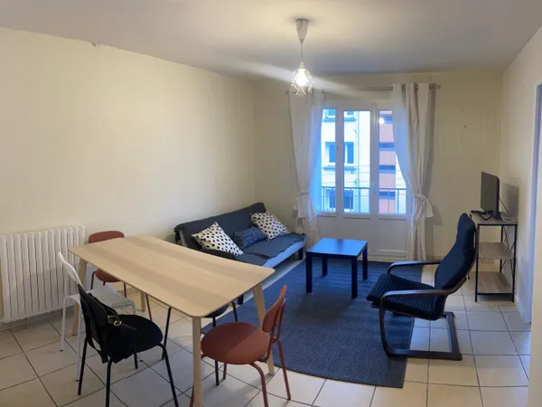 Loue chambre en colocation dans appartement