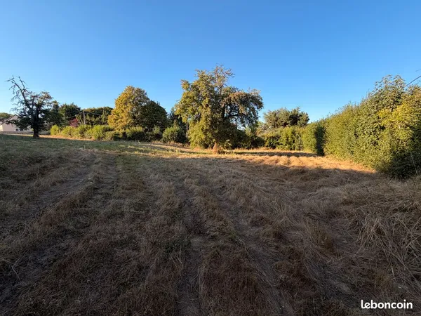 Grand terrain à bâtir d'environ 2 000 m² - Sans vis à vis - CU obtenu - Viabilisation en cours