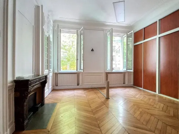 Bureaux 3 pièces 231 m²