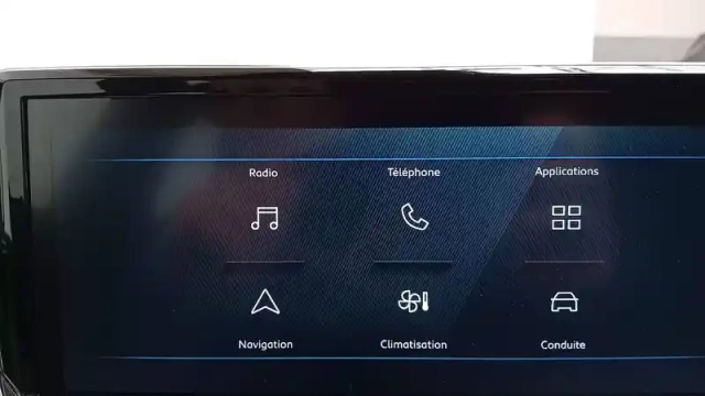 Peugeot 2008 hybrid 110 e-dcs6 — photo 17