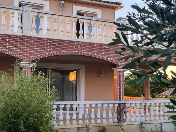 Narbonne montplaisir - maison 194 m² - 5 chambres - vue étang de bages - dpe a