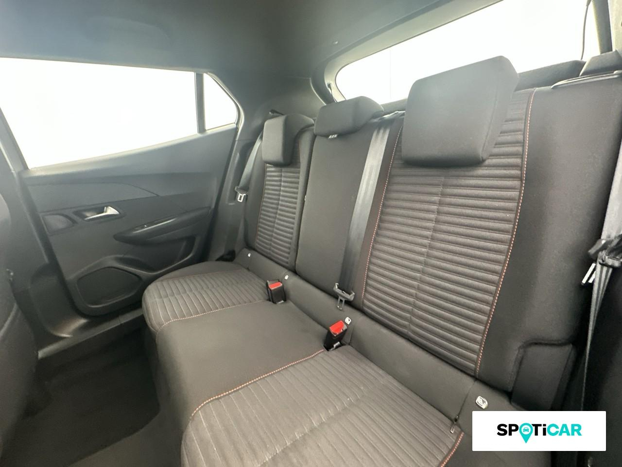 Peugeot 2008 1.2 puretech 100ch s&s active pack — photo 10