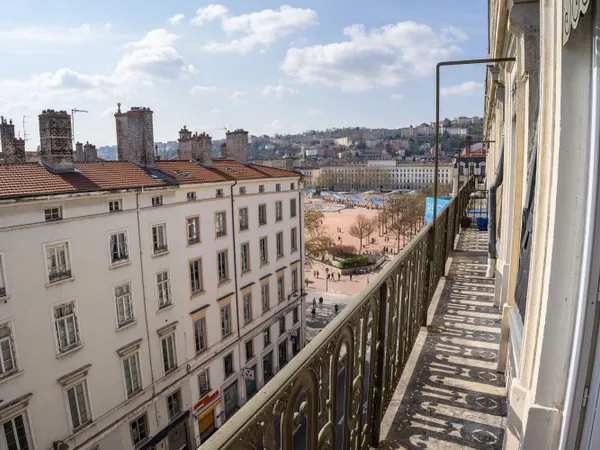 Vends appartement traversant