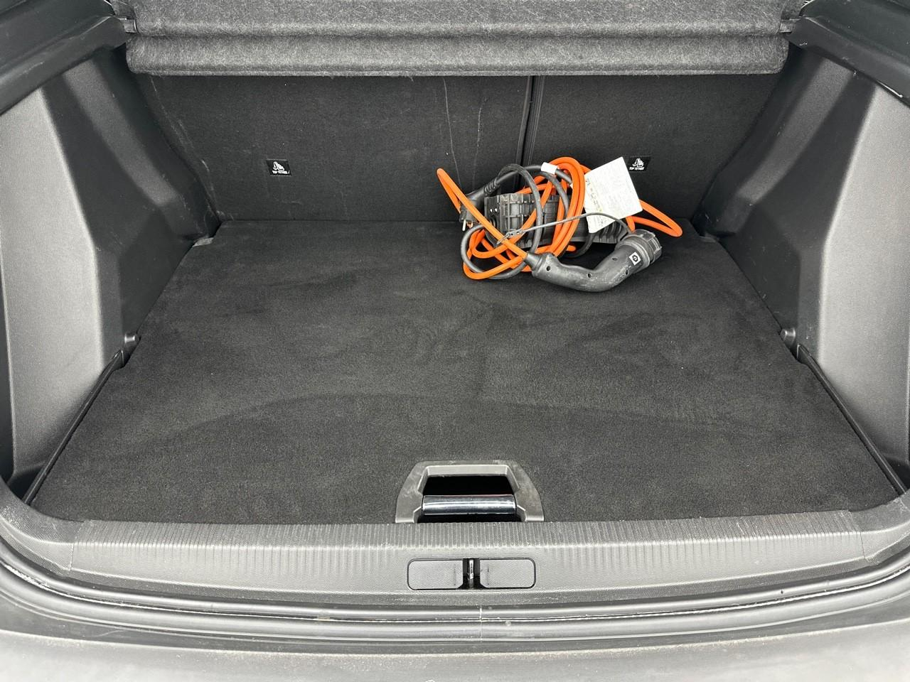 Peugeot 2008 electrique 136 ch style — photo 6