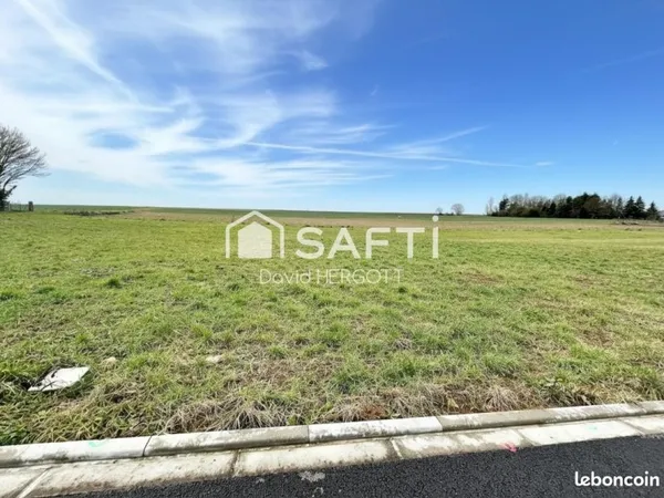 Terrain 692 m² CRAVANT