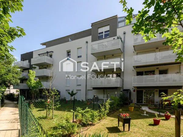 Plombières-lès-Dijon, appartement 2 pièces de 43 m2 au calme, avec place de parking extérieure.