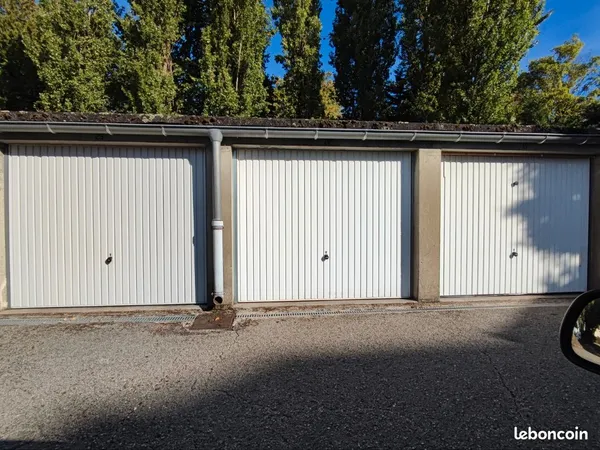 Garage à louer à Charnay les Mâcon limite Mâcon