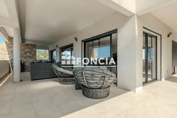 Maison 4 pièces 380 m²