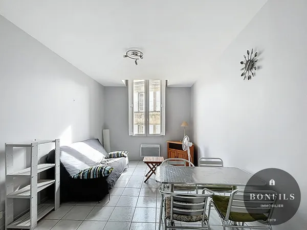 A LOUER AVIGNON INTRAMUROS (84000) : lumineux appartement 1 pièces BIS meublé !