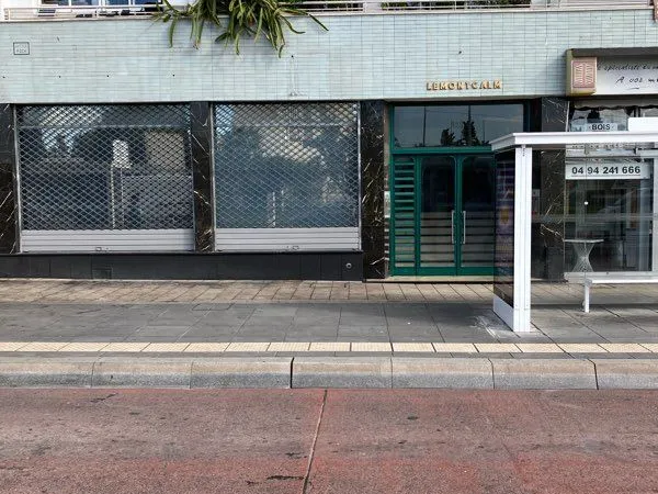 Local commercial - 42m² + mezzanine 8m² - Vitrine sur Bd Maréchal Foch - Toulon
