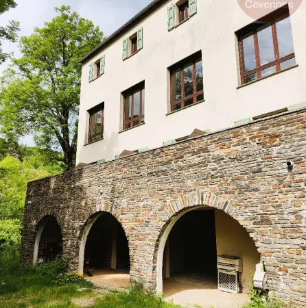 Hôtel 16 pièces 392 m²