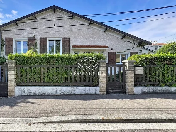 Maison familiale 98 m² 5 pièces avec jardin et piscine à fort