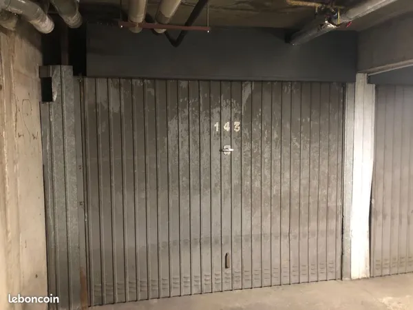 Garage/ Box