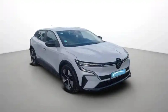 Renault Megane e-tech ev40 130ch standard charge — photo 8