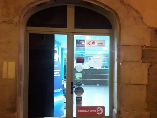 « Droit au bail - 31 m² + grande cave - Centre-ville de Toulon »