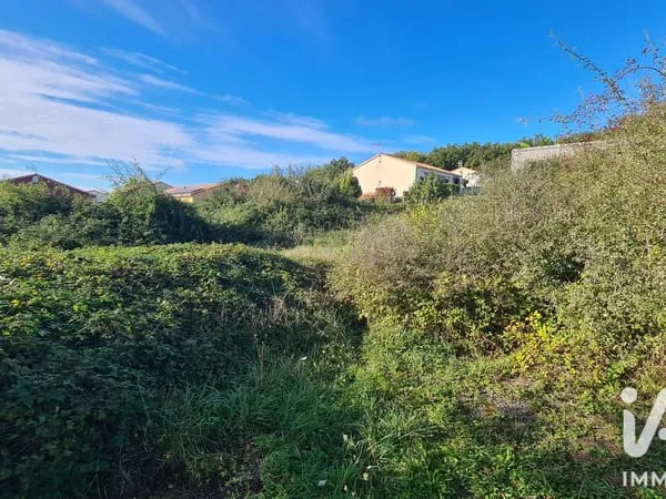 Terrain 732 m²
