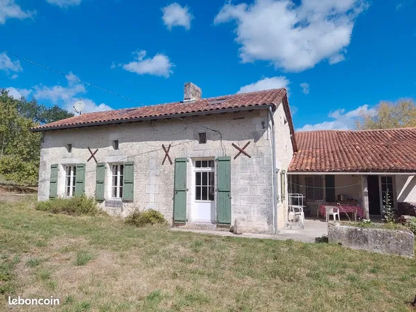 Maison en pierre, 4 chambres, grande grange sur 2000m de terrain
