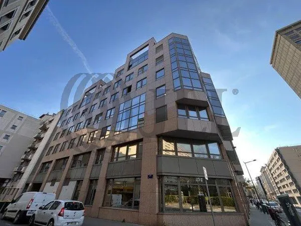 Bureau 374 m²